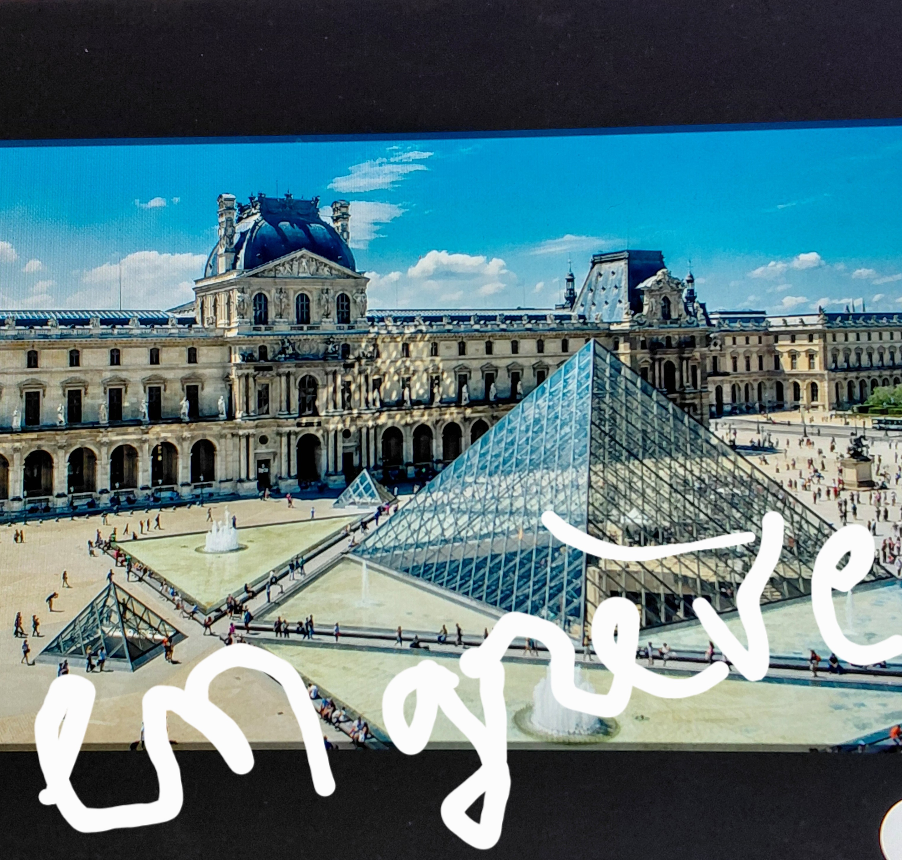 MACRON, LOUVRE PAS !